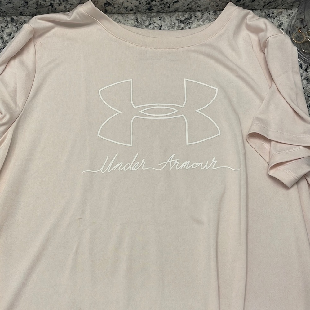 Very light pink under armour t shirt, size Large. Never worn.